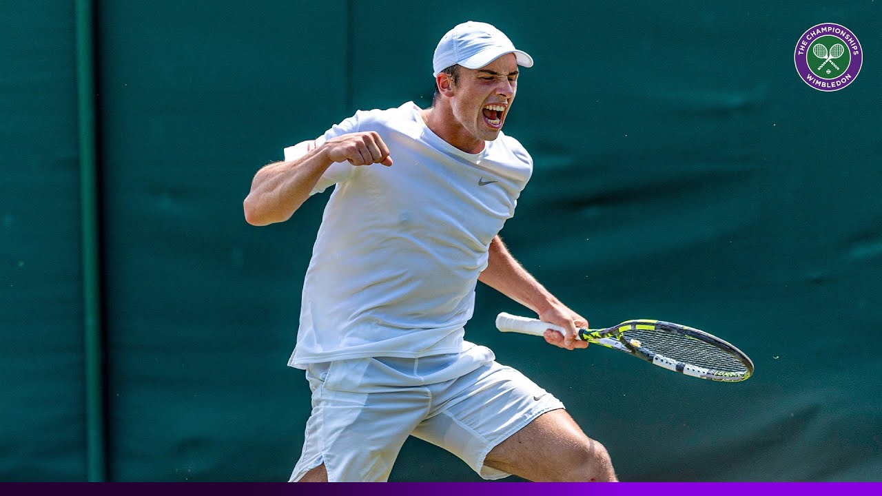 UNBELIEVABLE moment British Qualifier Oliver Tarvet books match with Carlos Alcaraz | Wimbledon 2025 - YouTube